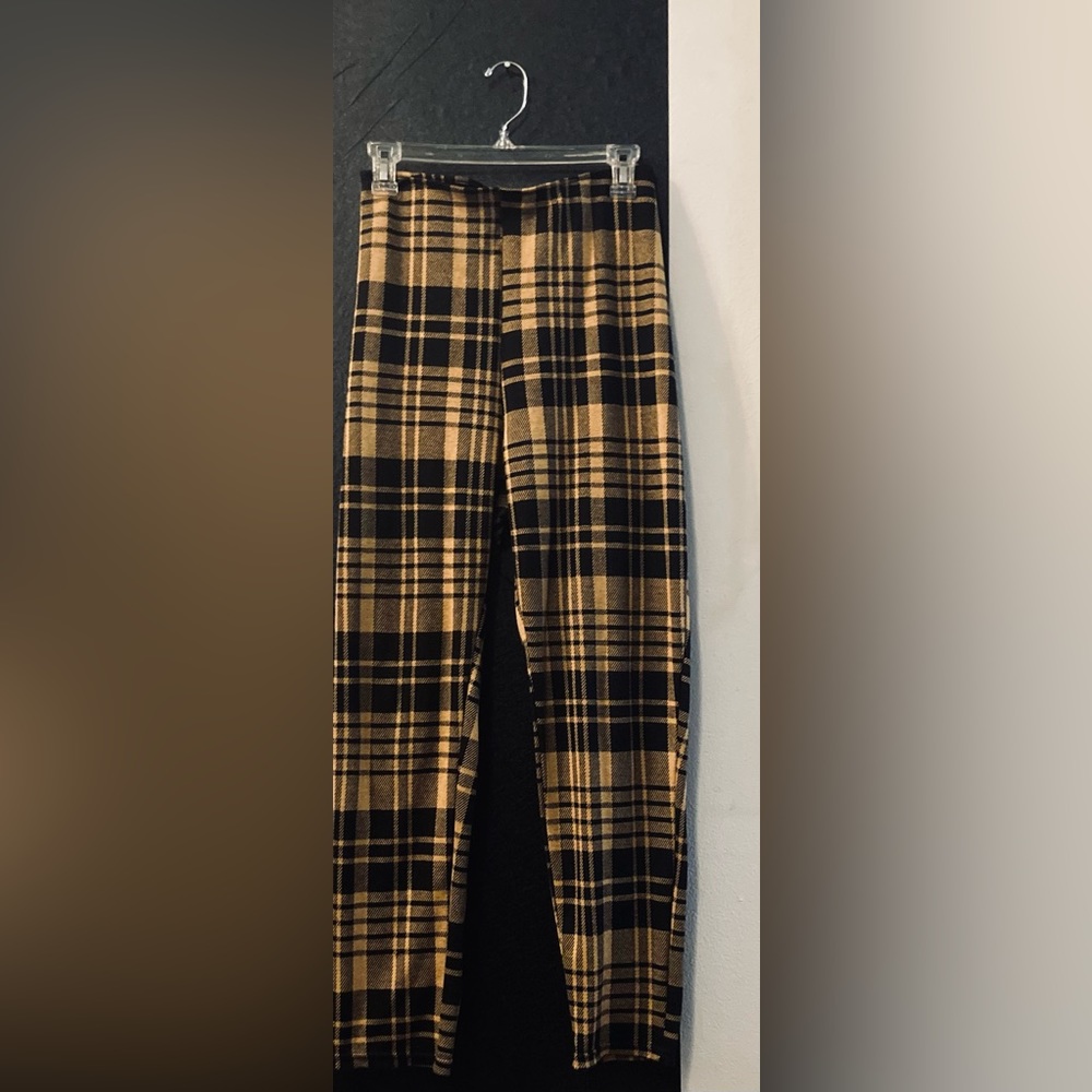 Eye Candy pants. Size: 3X. Colors: mustard yellow and black